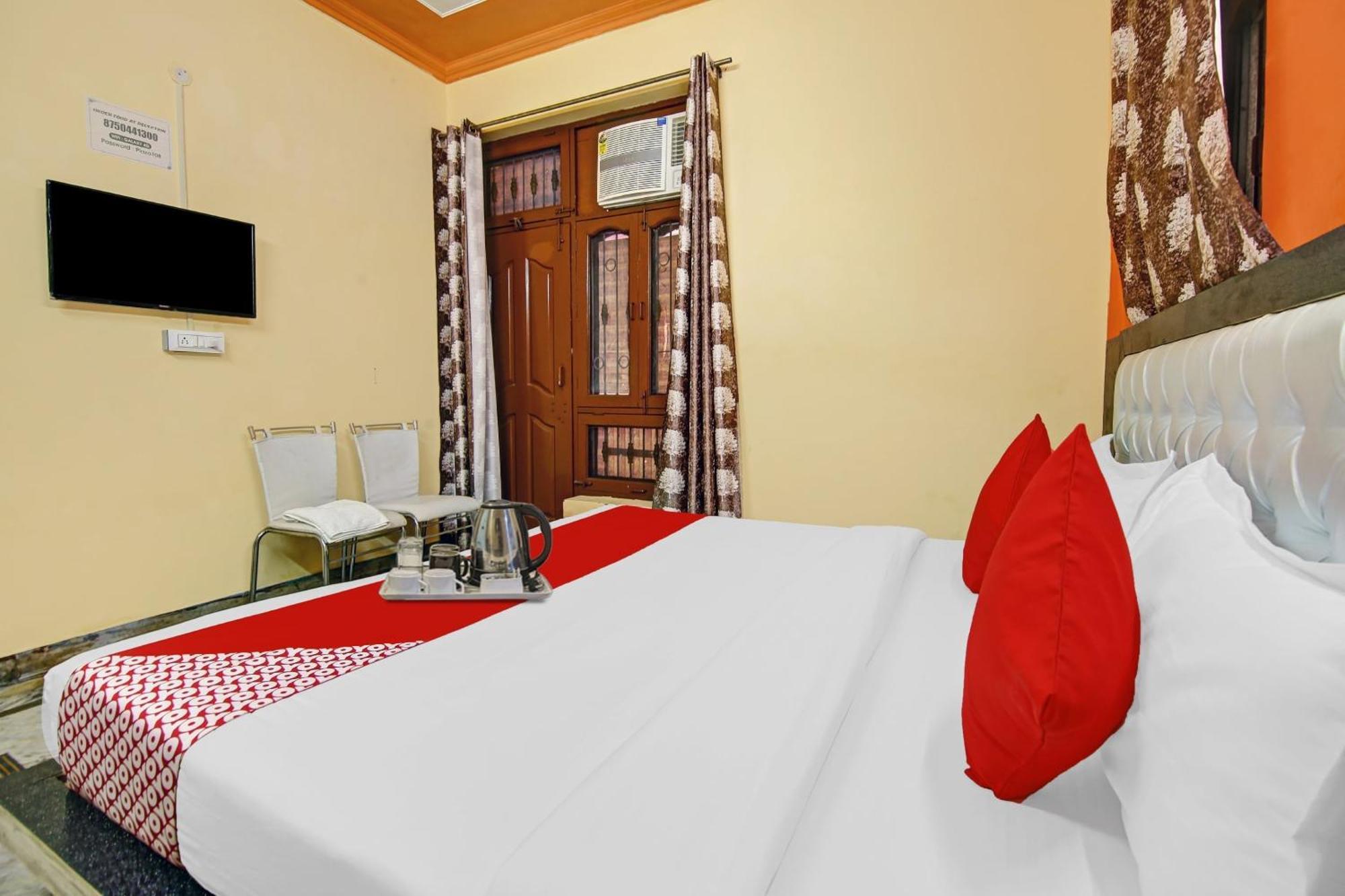 Hotel Oyo Galaxy Plaza Ghaziabad Zewnętrze zdjęcie